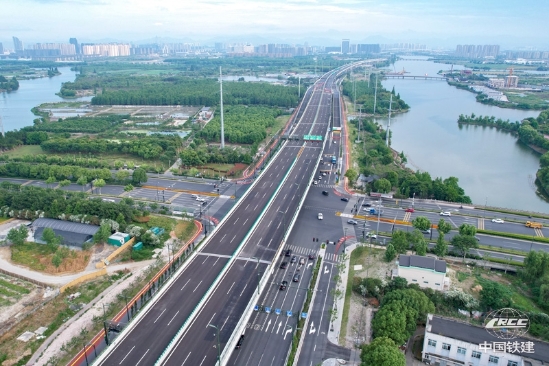 浙江省首個全方位采用綠色建造模式的大型市政道路工程——紹興綠云路智慧快速路工程I標(biāo)段(洋江西路—群賢中路段).jpg